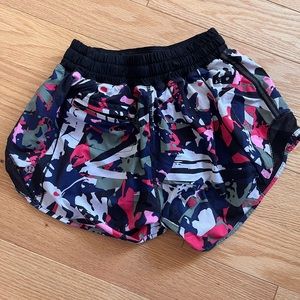 Lululemon hotty hot shorts 2”
